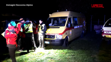 Arezzo, proseguono le ricerche dell'elicottero precipitato: le immagini dei soccorsi