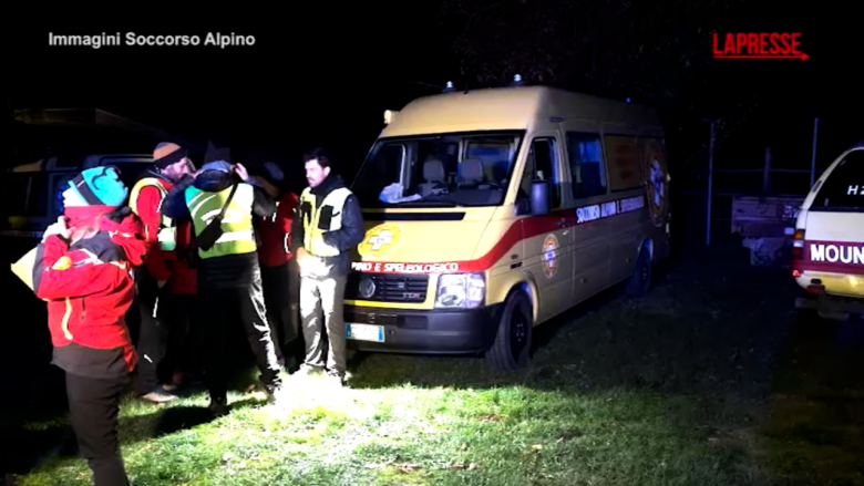 Arezzo, proseguono le ricerche dell'elicottero precipitato: le immagini dei soccorsi