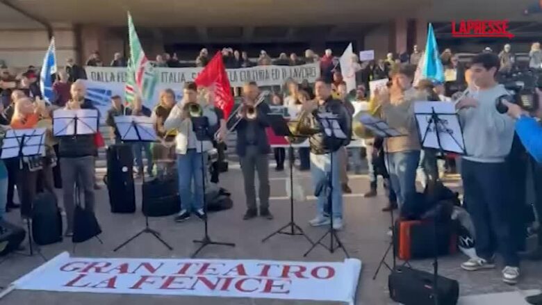 Teatro La Fenice, orchestrali protestano contro la nomina di Beatrice Venezi a direttrice musicale