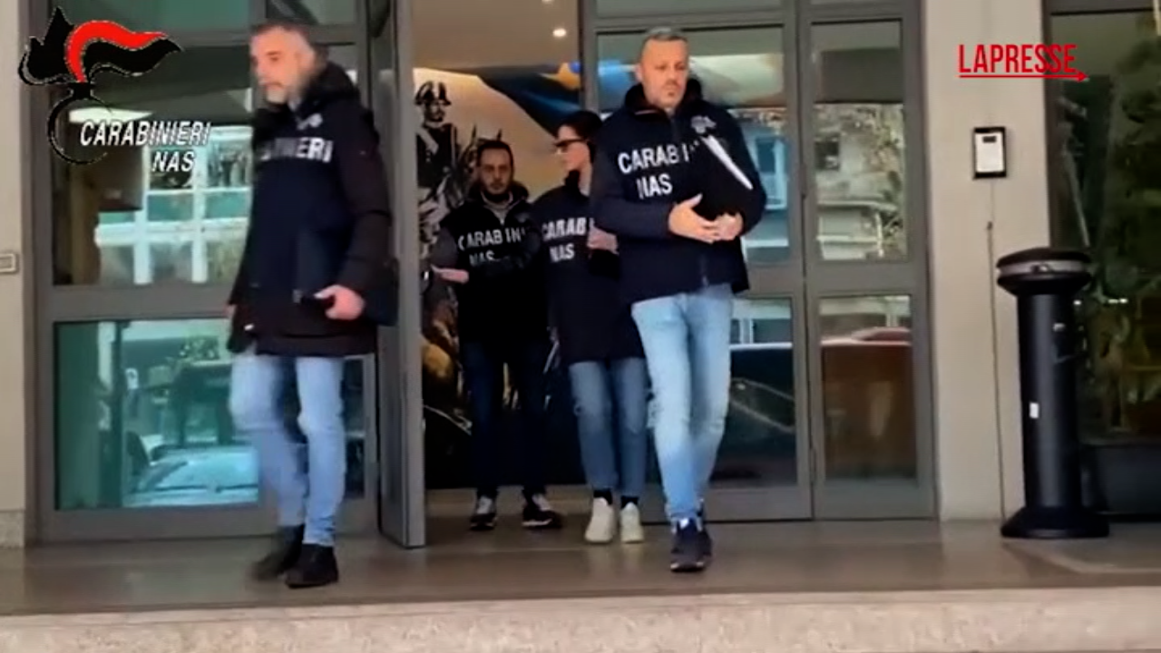 Catania, i Nas chiudono un centro di medicina estetica abusivo: le immagini del blitz