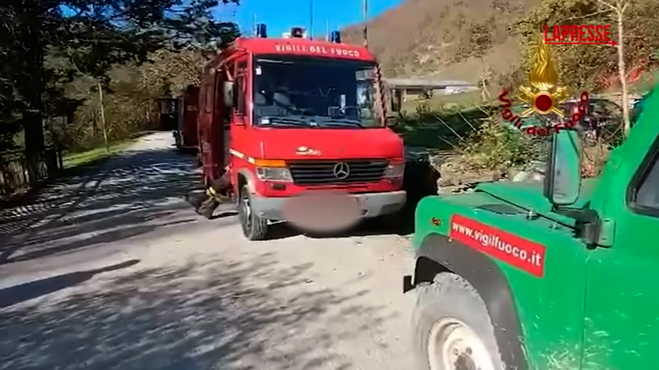 arezzo ritrovato l8217elicottero precipitato i soccorsi