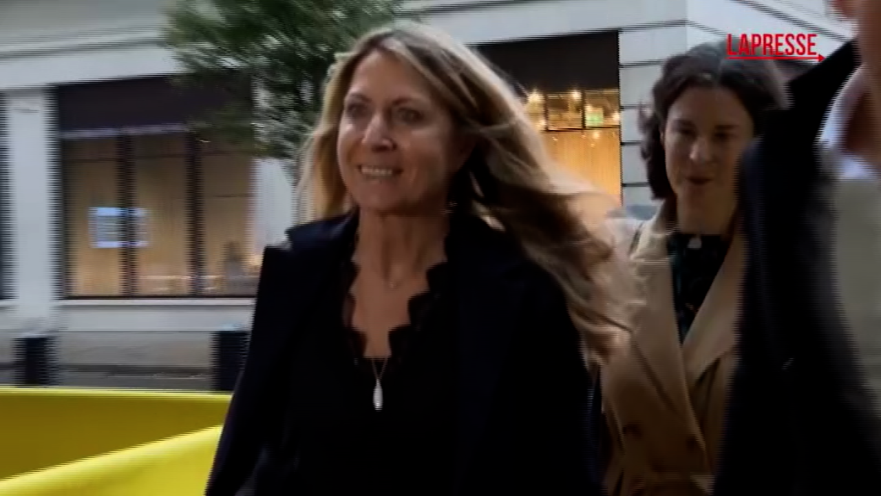 trump contro bbc si dimette la direttrice delle news turness i nostri giornalisti non sono corrotti