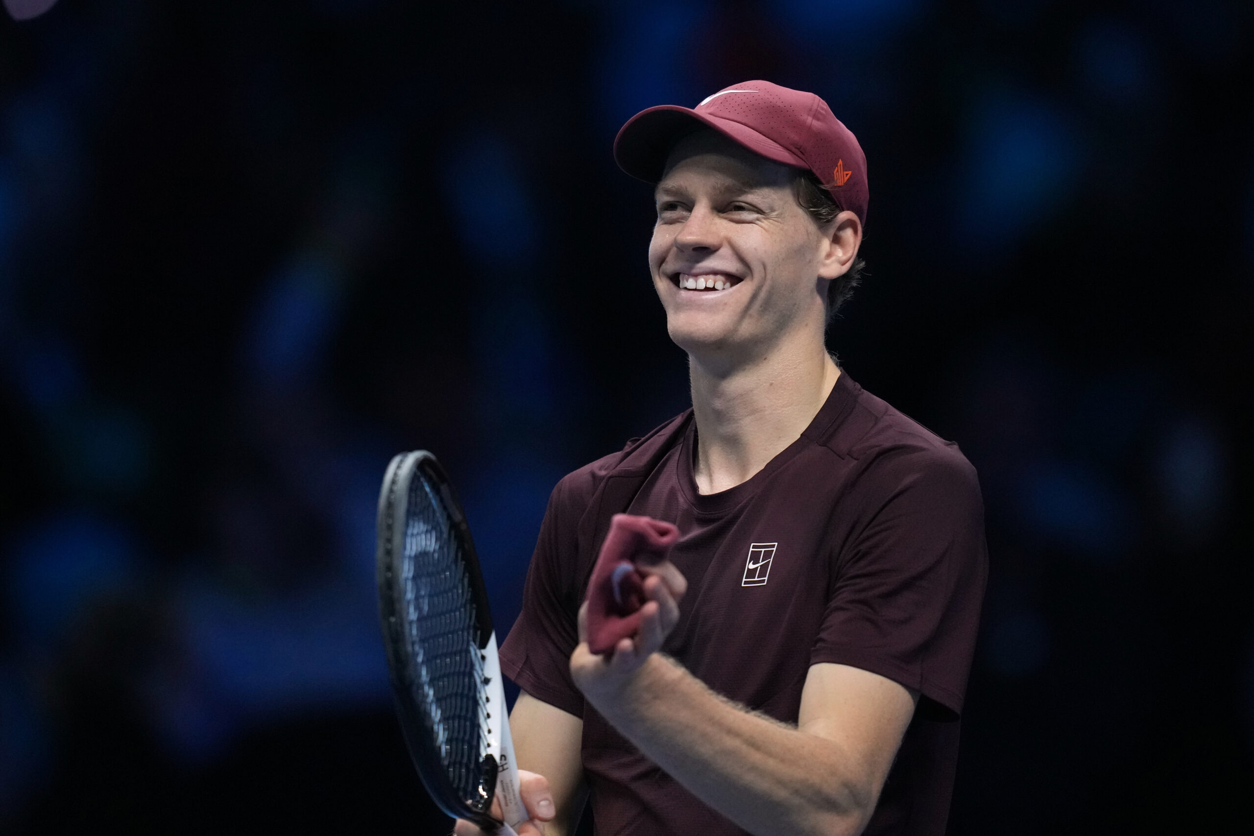 Atp Finals 2025, Sinner vince all’esordio contro Auger-Aliassime 7-5 6-1 Atp Finals 2025, Sinner vince all’esordio contro Auger-Aliassime 7-5 6-1