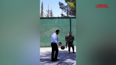 Usa, il presidente siriano al-Sharaa gioca a basket a Washington