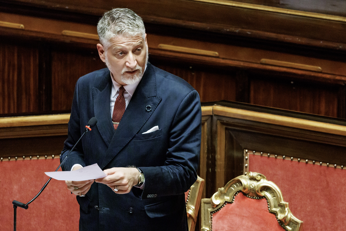 Bufera per la mail di Giuli sui tagli al Cinema, il ministero della Cultura: “Ricostruzione manipolatoria”