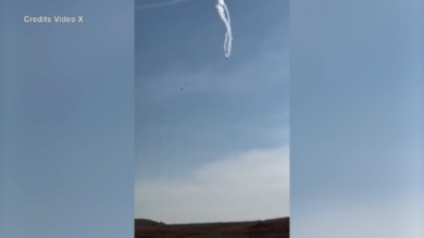 Turchia, aereo militare precipita al confine con la Georgia: il momento dello schianto