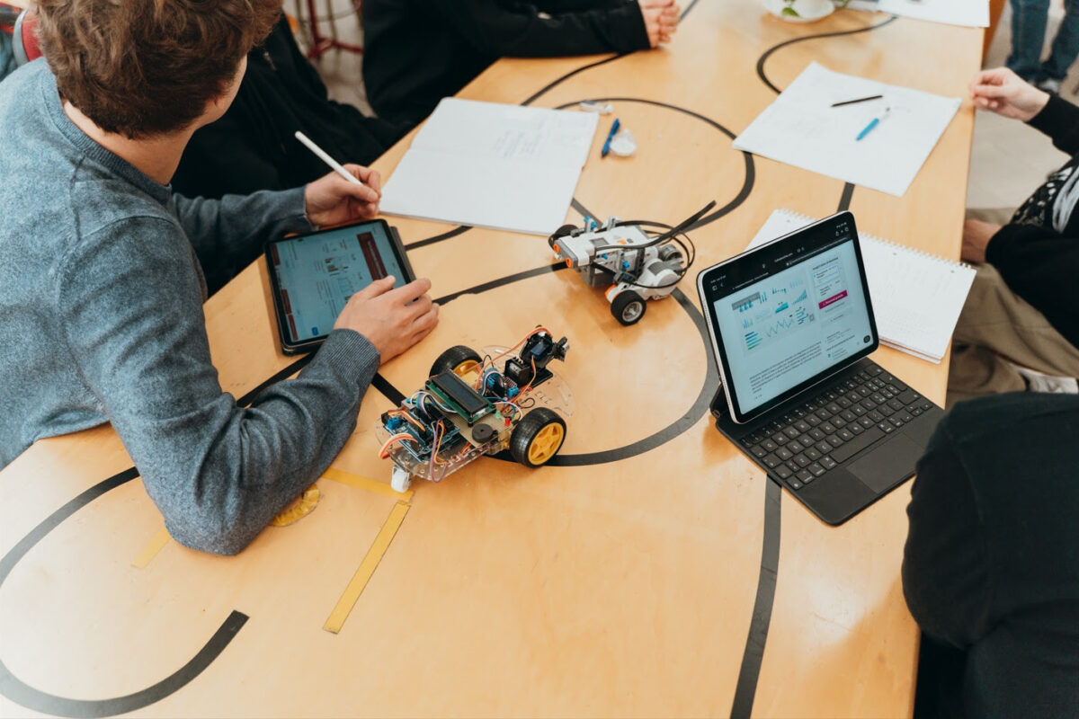 L’intelligenza artificiale arriva tra i banchi del liceo scientifico