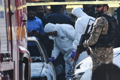 Pakistan, attentato suicida fuori da tribunale Islamabad: almeno 12 morti