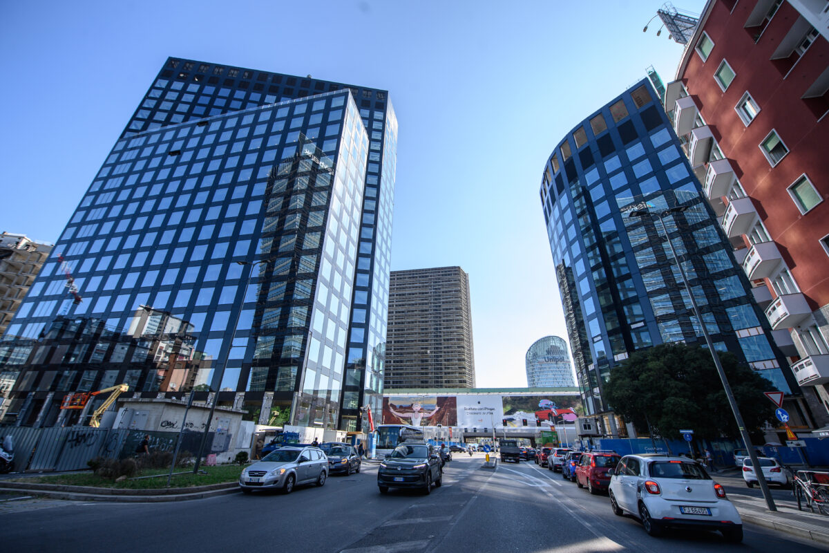 inchiesta urbanistica milano 21 a rischio processo per la torre giardino segreto isola