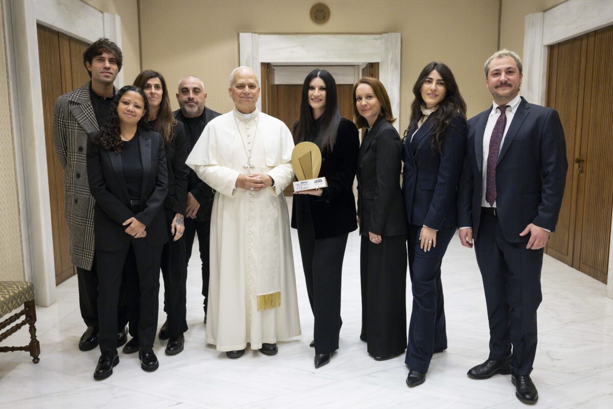 Laura Pausini in Vaticano ricevuta da Leone XIV