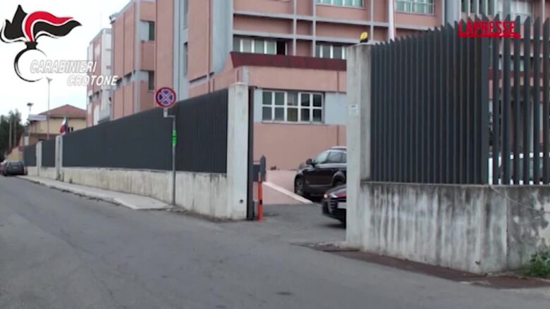 Crotone: corruzione e peculato, 2 arresti tra cui ex preside scuola