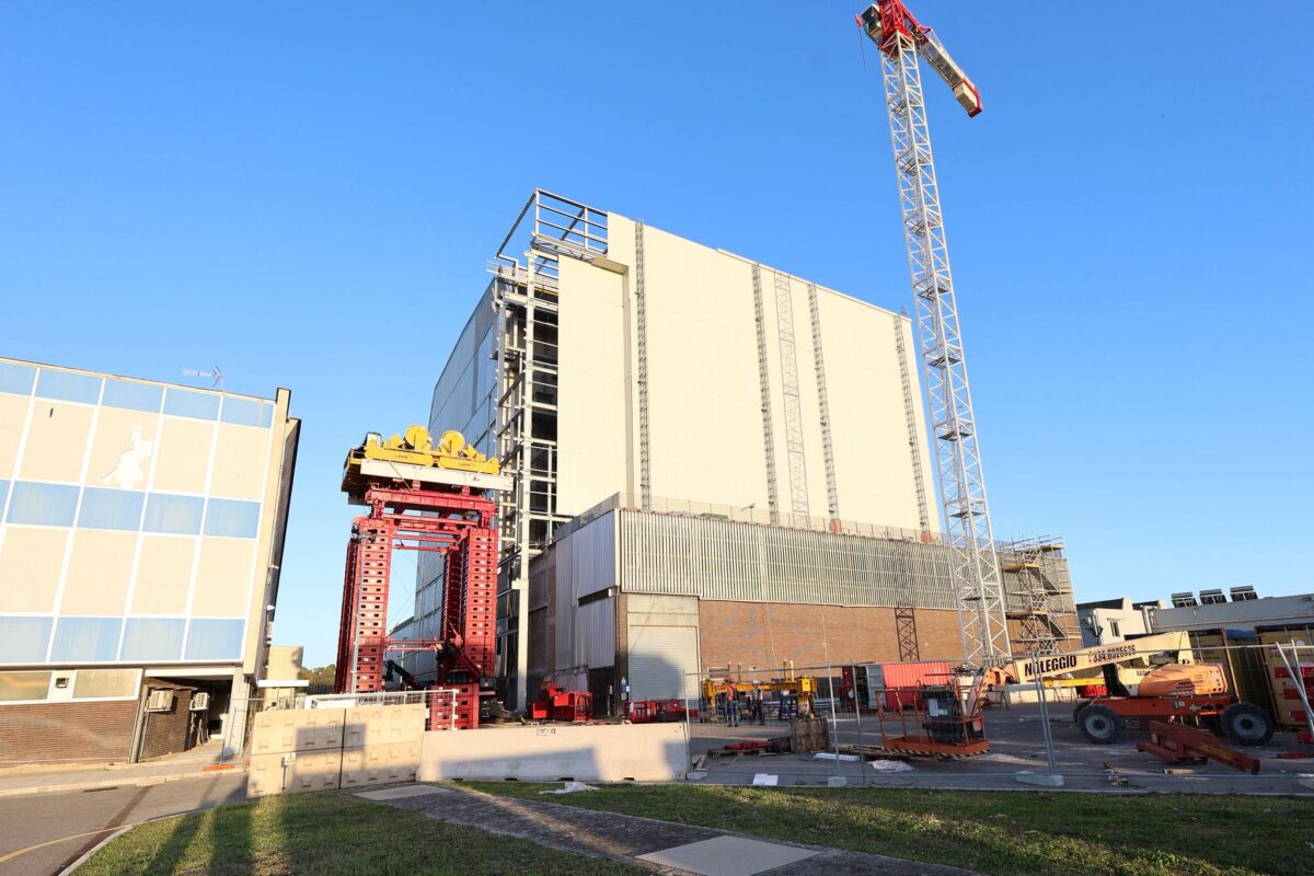 Sogin, installata nella centrale di Latina la gru necessaria per smantellare i boilers