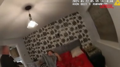 Regno Unito, truffò migliaia di persone per oltre 5 miliardi in Bitcoin: le immagini dell'arresto della "cryptoqueen" cinese