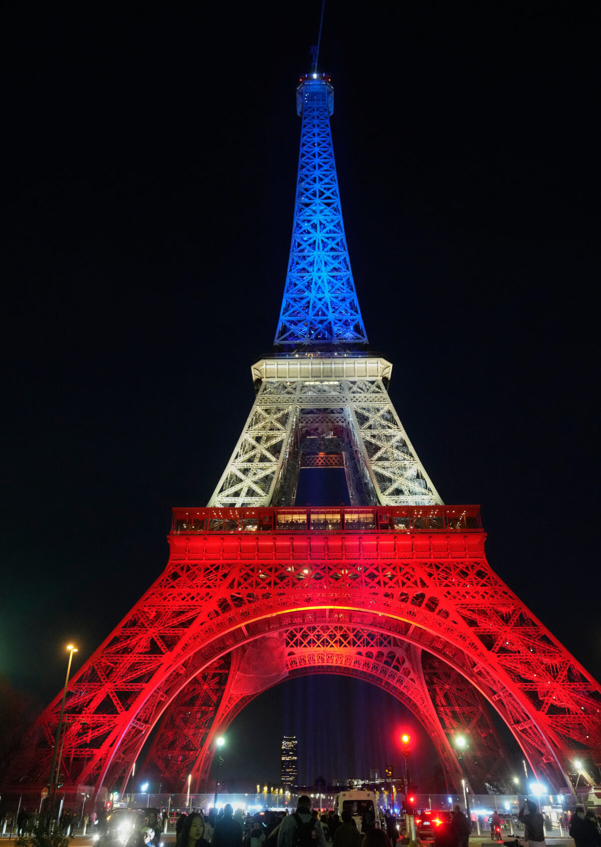 Attentati Parigi, la Francia ricorda le vittime – La Fotogallery