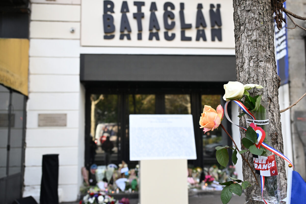 Bataclan, la Francia ricorda le vittime del terrore a 10 anni di distanza – La diretta