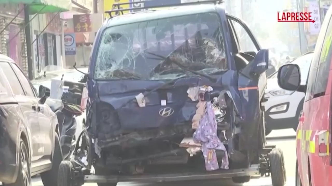 Corea del Sud, camion travolge la folla in un mercato: due morti Corea del Sud, camion travolge la folla in un mercato: due morti