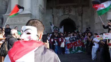 No Meloni Day, studenti in corteo a Napoli con maschere della premier e di Netanyahu