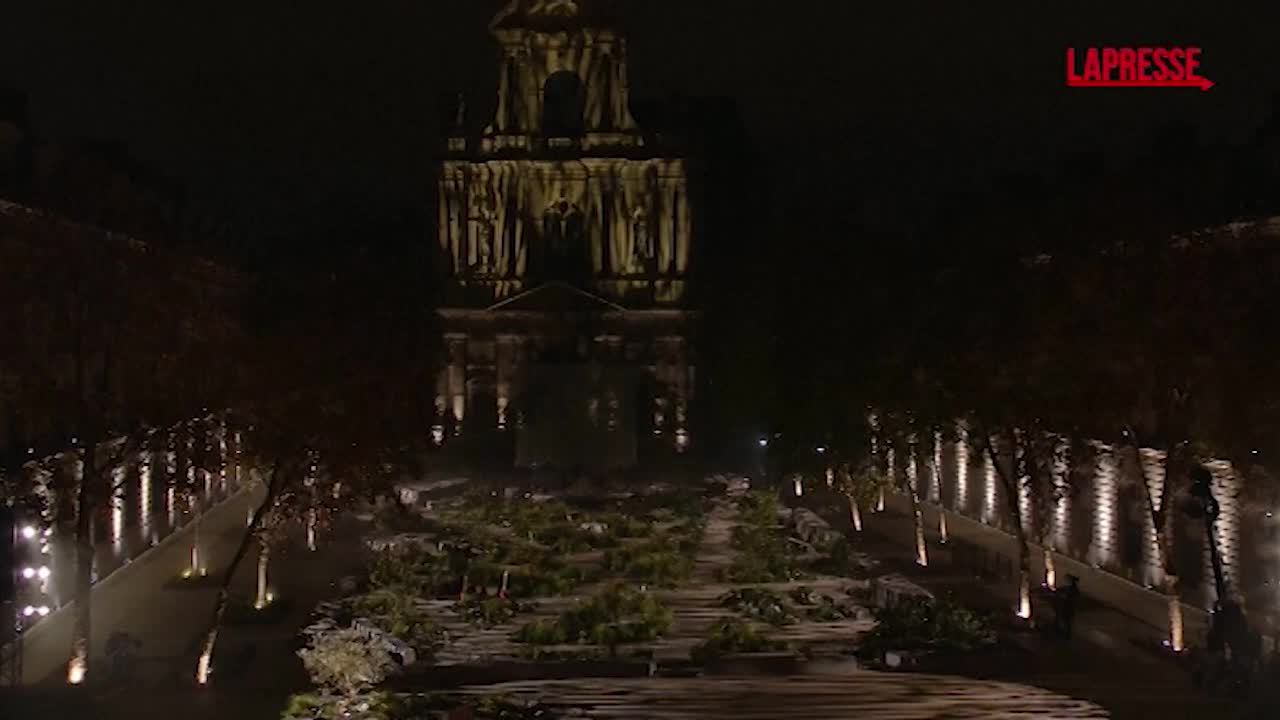 attentati parigi 2015 macron inaugura il giardino della memoria del 13 novembre da Lapresse.it attentati parigi 2015 macron inaugura il giardino della memoria del 13 novembre