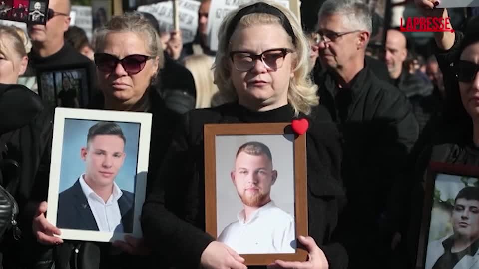 Macedonia del Nord, in migliaia chiedono giustizia per vittime strage discoteca Macedonia del Nord, in migliaia chiedono giustizia per vittime strage discoteca