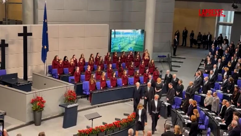 Berlino, Mattarella arriva al Bundestag per la Giornata di lutto nazionale