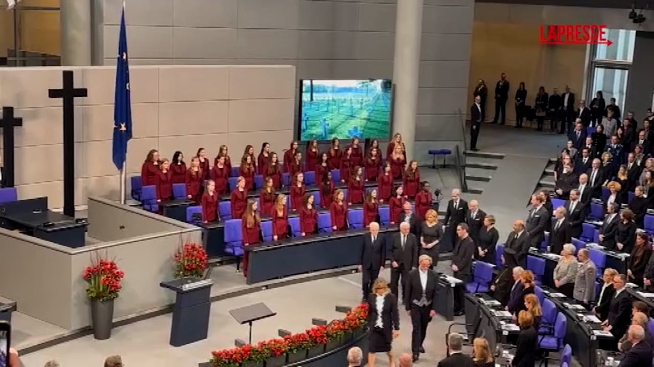 Berlino, Mattarella arriva al Bundestag per la Giornata di lutto nazionale Berlino, Mattarella arriva al Bundestag per la Giornata di lutto nazionale