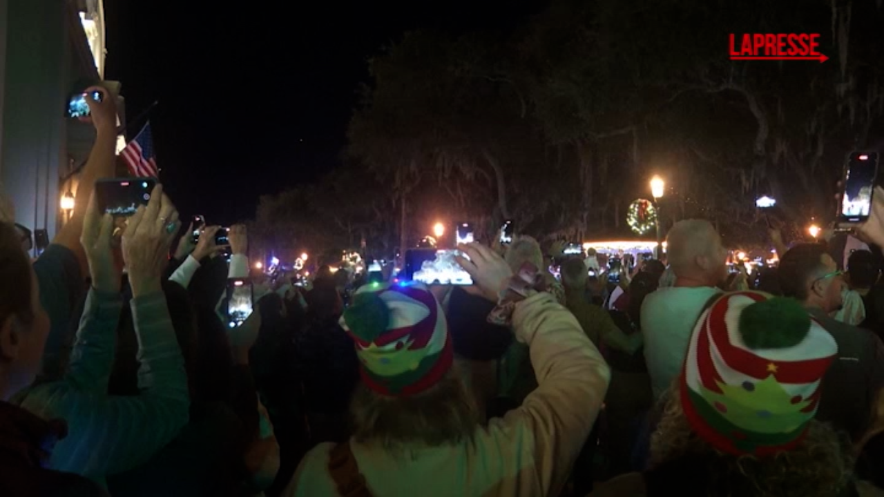 milioni di luci natalizie illuminano st augustine la citt224 pi249 antica degli usa da Lapresse.it milioni di luci natalizie illuminano st augustine la citt224 pi249 antica degli usa