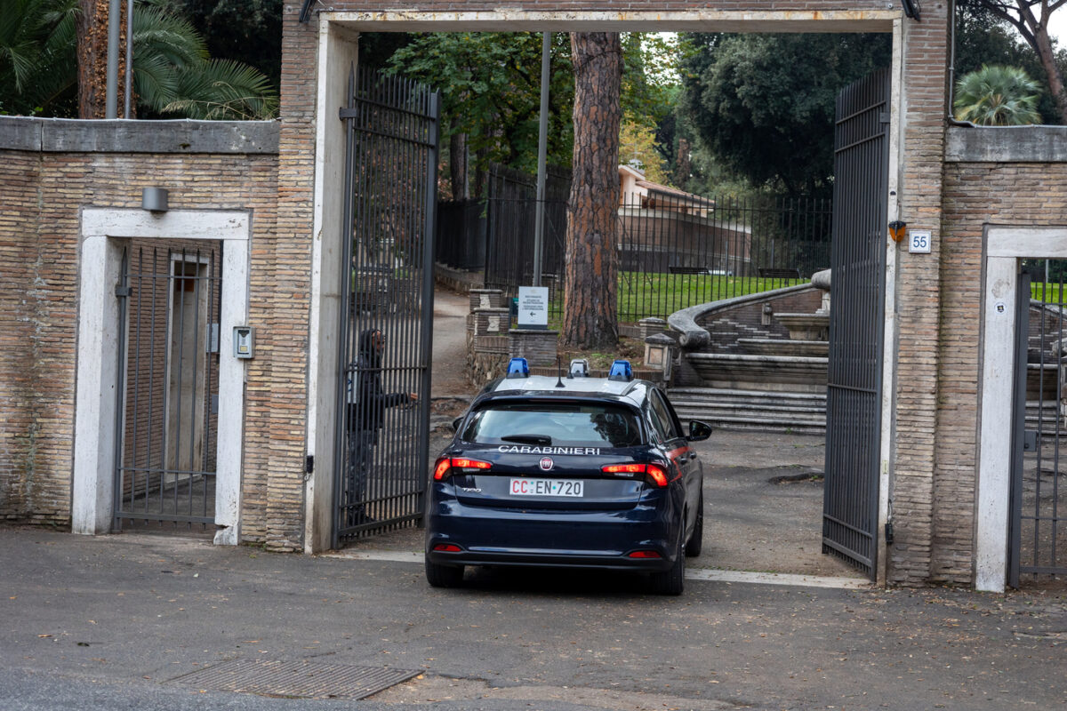 Giudice Adinolfi, la figlia: “Nessuno ci ha avvertito degli scavi. Giusto andare a vedere cosa c’è” Giudice Adinolfi, la figlia: “Nessuno ci ha avvertito degli scavi. Giusto andare a vedere cosa c’è”