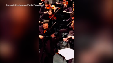 Iran, Paniz Faryousefi: la prima donna a dirigere l'Orchestra Sinfonica di Teheran