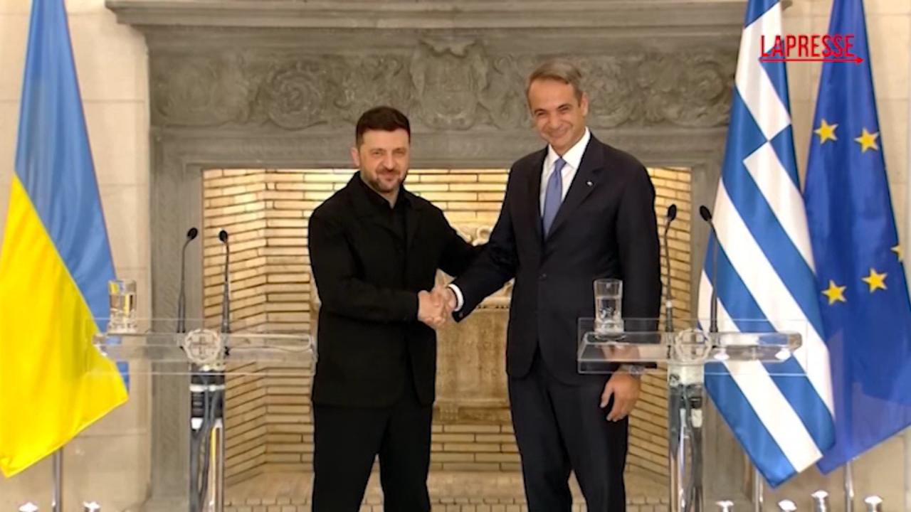 Ucraina, Zelensky in Grecia: firmato accordo per gas dagli Usa Ucraina, Zelensky in Grecia: firmato accordo per gas dagli Usa