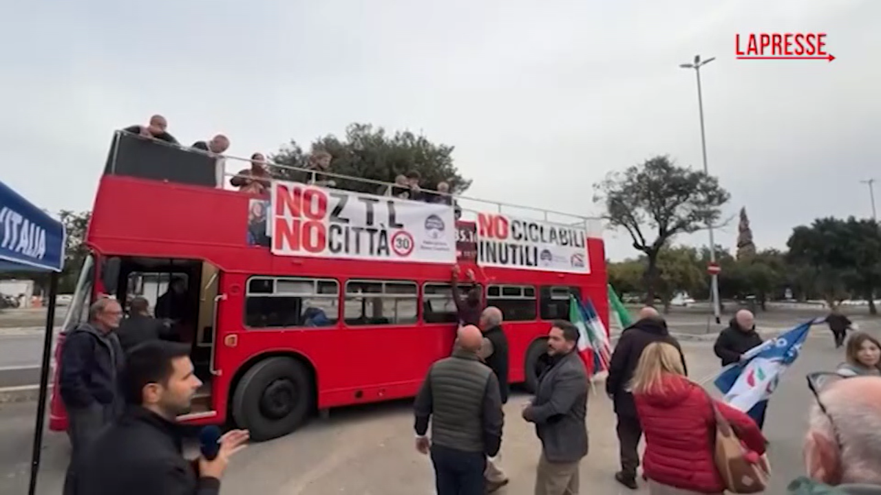Roma, corteo in auto di Fratelli d Roma, corteo in auto di Fratelli d