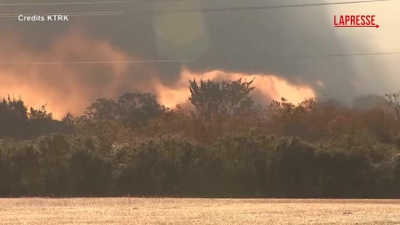 Usa, incendio in centrale elettrica in Texas: la battaglia dei vigili del fuoco contro le fiamme