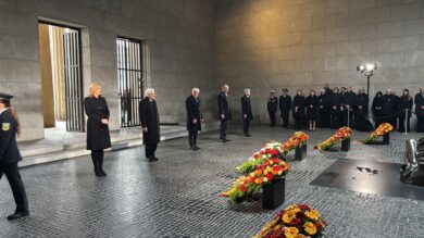 Mattarella al Bundestag: “Troppi dottor Stranamore che amano la bomba”