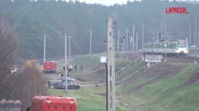 Polonia, ordigno sui binari tra Varsavia e Lublino: le immagini sul luogo dell'esplosione