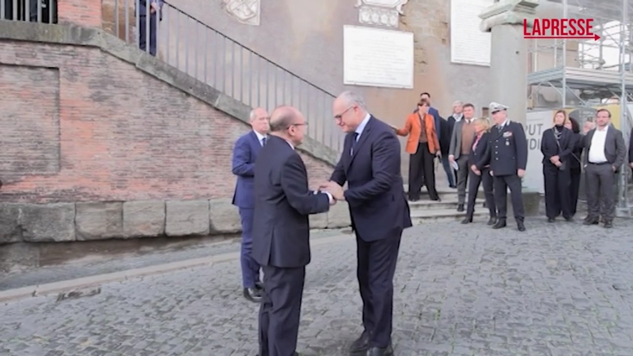 Carlo Verdone sindaco di Roma per un giorno, oggi compie 75 anni Carlo Verdone sindaco di Roma per un giorno, oggi compie 75 anni