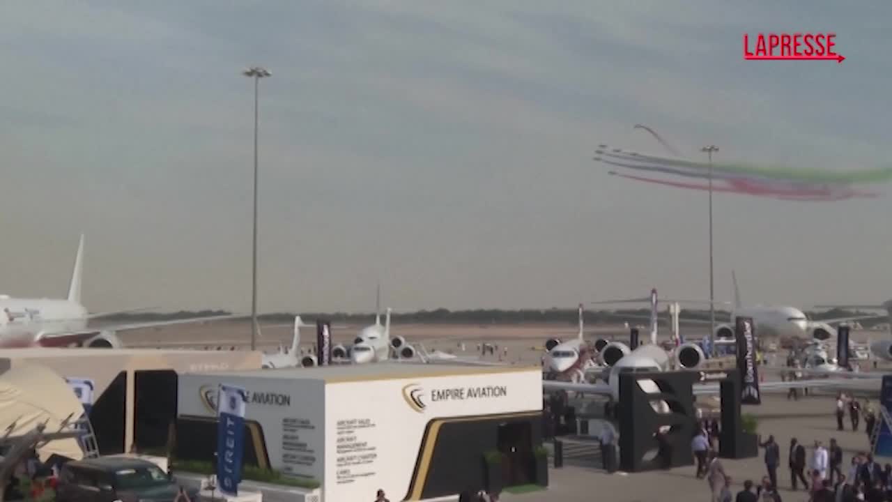 Dubai, il volo spettacolare degli aerei acrobatici Al Fursan Dubai, il volo spettacolare degli aerei acrobatici Al Fursan