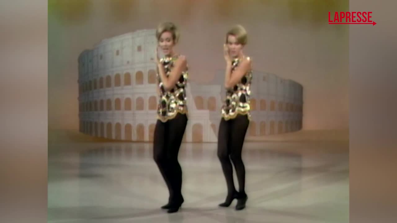 Le gemelle Kessler morte insieme a 89 anni Le gemelle Kessler morte insieme a 89 anni