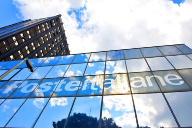 Poste Italiane acquista la quota di Vivendi in Tim e sale al 27,32%