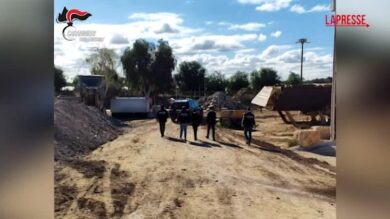 Bari, sequestrata area di 30mila metri quadri adibita a discarica abusiva: le immagini dal drone