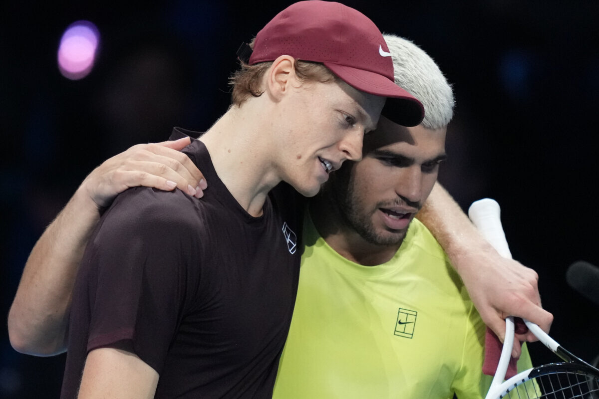 Atp Finals 2025, Sinner batte Alcaraz in due set e si conferma campione