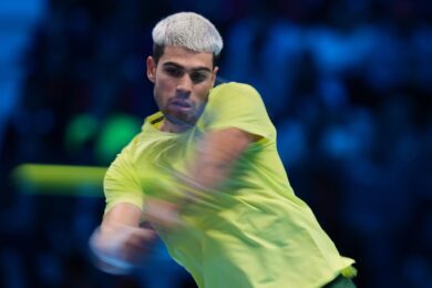 Alcaraz rinuncia alla Coppa Davis 2025 dopo infortunio al bicipite