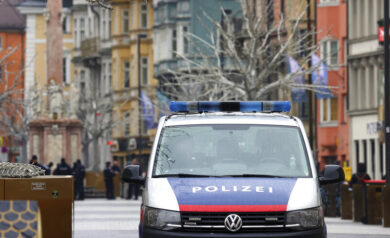 Austria, corpi di madre e figlia di 10 anni trovati in congelatore: due arresti