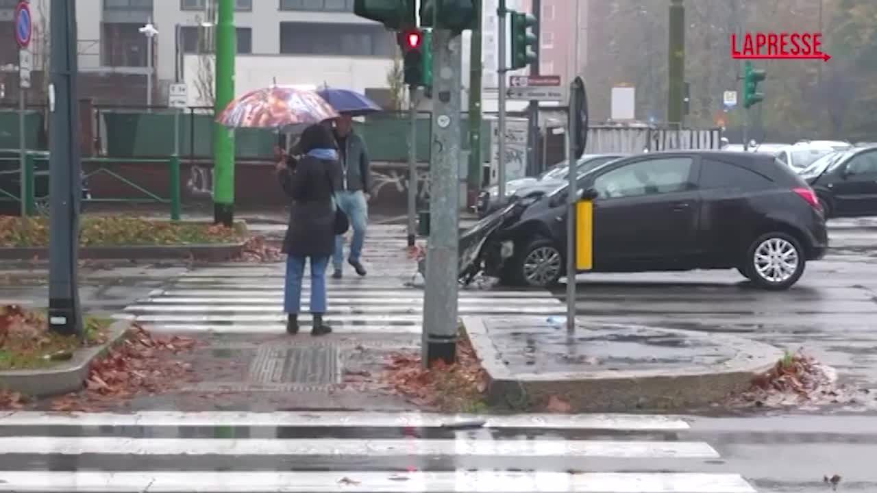 milano incidente via fulvio testi due indagati