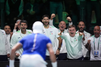 Coppa Davis 2025, l’Italia batte l’Austria 2-0 ed è in semifinale: gli Azzurri venerdì contro il Belgio