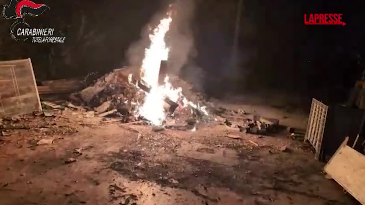 Ancona: rifiuti pericolosi e amianto in fiamme: la discarica abusiva di Paterno
