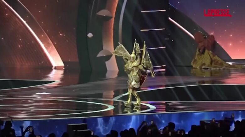 Miss Universo, le concorrenti sfilano con i costumi nazionali