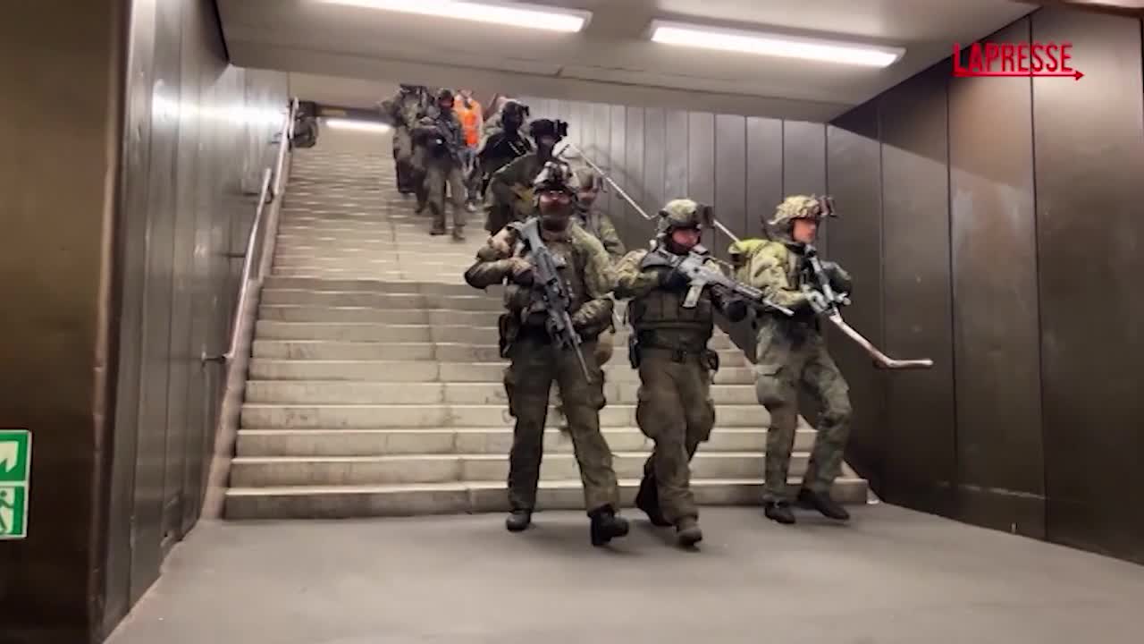 Germania: la Bundeswehr conduce esercitazione notturna nella metro di Berlino