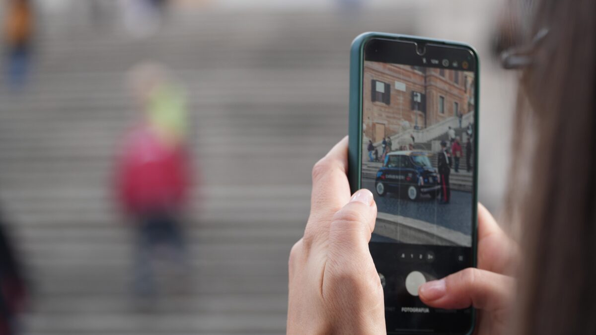 Galleria foto 'Carabinieri, la Topolino elettrica debutta tra i vicoli di Roma – Le foto' - foto 4