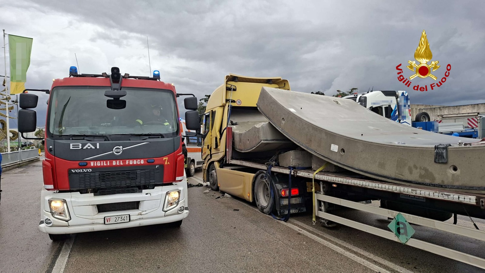 Carico sfonda cabina tir, morto camionista 51enne nel Casertano