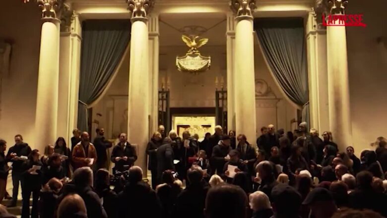 Venezia, Teatro La Fenice: protesta contro Venezi prima dell’opera inaugurale