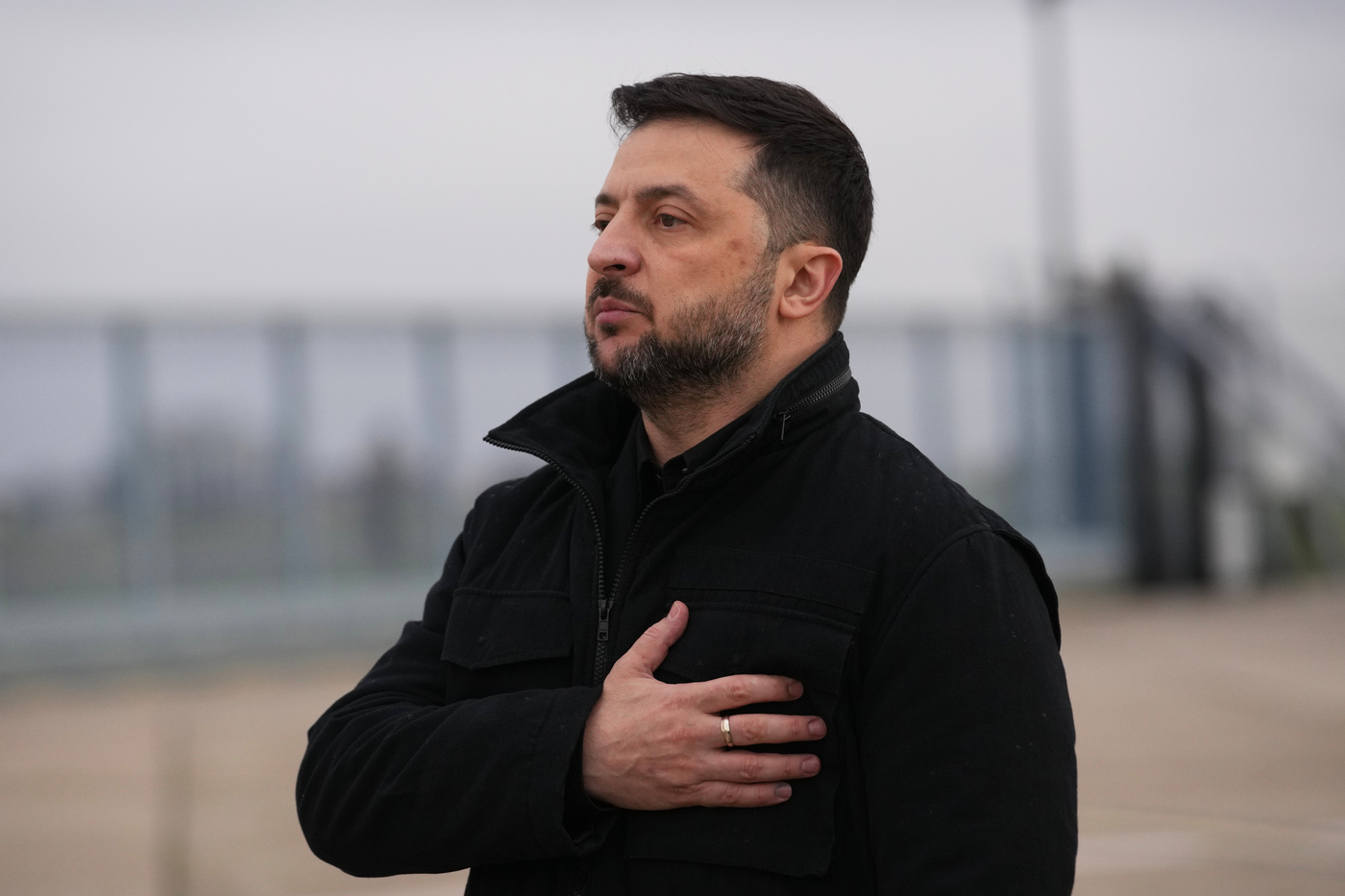 Ucraina: Zelensky chiede una pace dignitosa